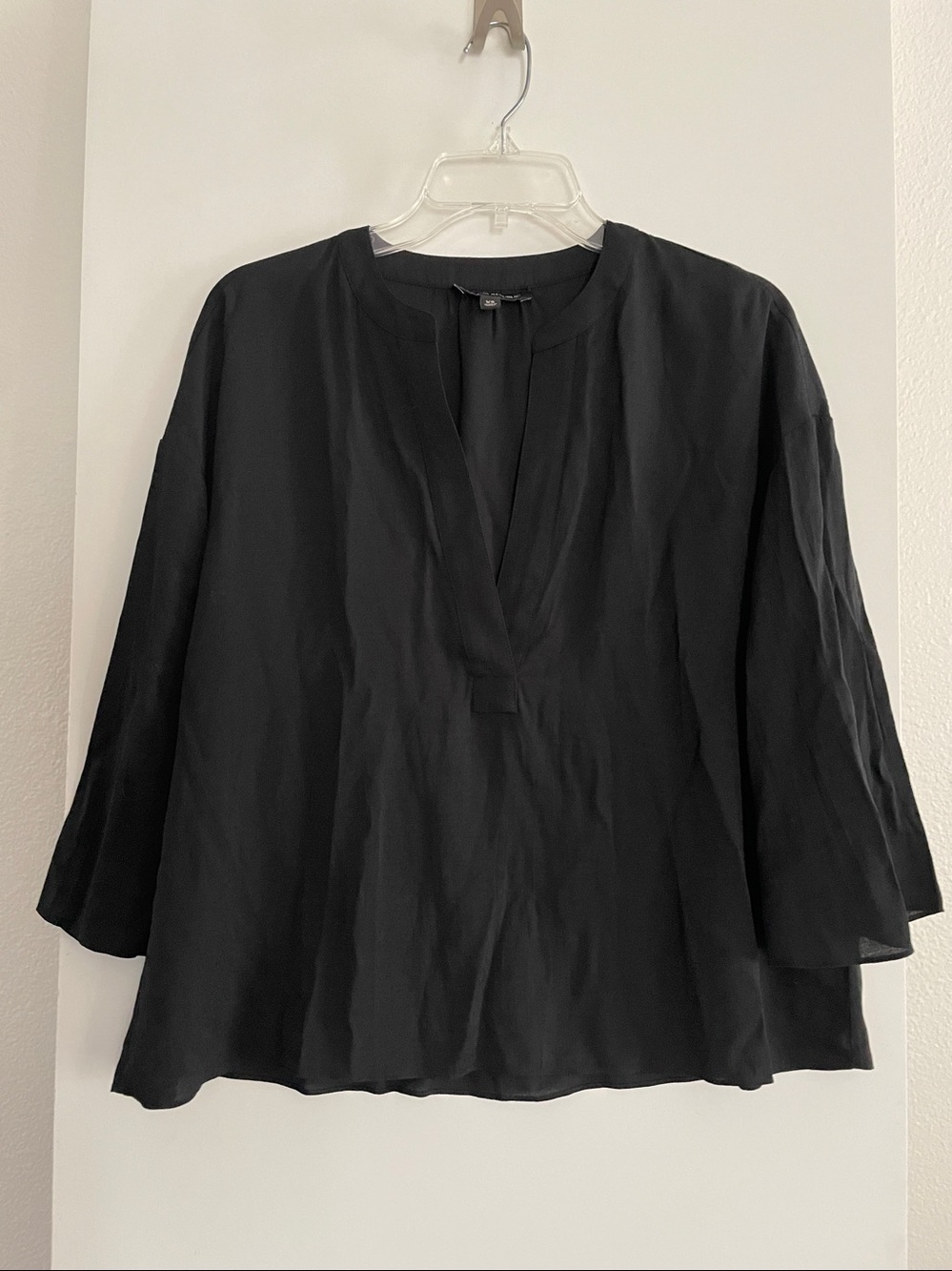 Banana Republic Black Matte Satin Tunic Blouse Top V Neck 3/4 Bell Sleeve nwot